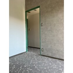 柄と色見が既存の壁とマッチして素敵な仕上がりになりました