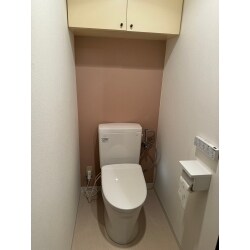 ﾄｲﾚ交換・壁補修のご要望で、明るい雰囲気に変身しました。
