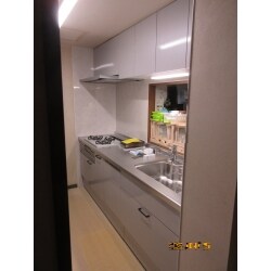 キッチンのリフォーム工事です。
以前は別置きの食洗器をお使いでしたが、ビルトイン型になり有効スペースが増えました。