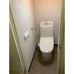 LIXIL　マンションリフォーム用一体型トイレへのリフォームです。
