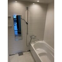 白を基調としたホテルライクな浴室！