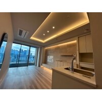 優しいベージュとコーブ照明で暖かみのあるリビング空間へ