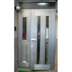 採光タイプで暗い玄関が明るくなりました