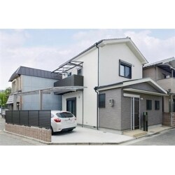 外観の工事は、屋根・外壁・サッシ・樋を取り替える工事でした。
外壁は、ケイミューの窯業系サイディングを2色使いでコーディネートしました。