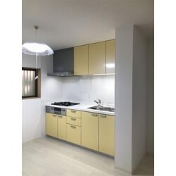 2連長屋の1件を全面リフォーム。玄関の入り口を変更したり、和室を新しく作ったりと間取りを大きく変更した。
ポイントは「お子様と暮らす」を目的にお子様が常に視界に入るような間取りになっています。