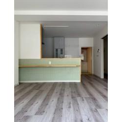 3階建てRC造のご自宅を３世代で仲良く心地よく暮らすためにリフォームされました。壁付けだったキッチンを対面にしたり、古くなったトイレの改修、和室から洋室に変更、断熱効果の高いサッシへ入れ替え、外壁の塗装など中も外もしっかりと改修を行いました。住宅省エネ2025キャンペーンのお申込みのお手伝いもさせて頂き、補助金の交付も決定しました！