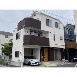 早目のメンテナンスでお住まいの寿命が延びます。小さなひびの補修やシーリング工事を一緒に行うことで長く安心できます。