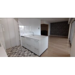 設備や内装を中心に、暮らしに合わせたお住まいにリフォームさせていただきました。