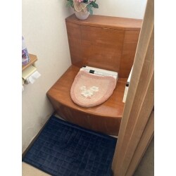 トイレ壁クロス、床クッションフロア貼替