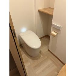 造作手洗い場を設けた自分好みのトイレ空間