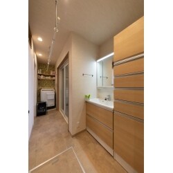 収納不足解消!ナチュラルにまとめた洗面室