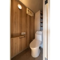 木目がかわいいナチュラルなトイレ