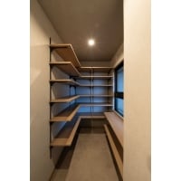 靴以外も楽々収納!新設シューズクローク