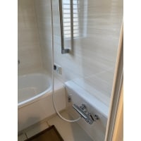 木目調で高級感をプラスしたバスルーム