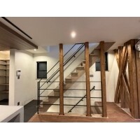 リビングがよりおしゃれになるオープン階段