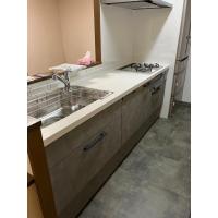 グレーでまとめたかっこいいキッチン空間