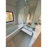 爽やかなお気に入りの壁面を採用したバスルーム