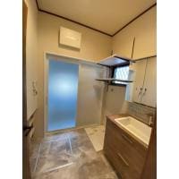 大きなボウルで使い勝手抜群の造作洗面台