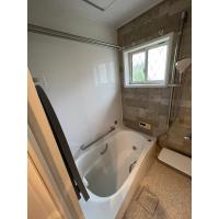 こだわりの壁面で落ち着きのあるバスルーム