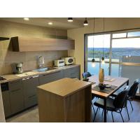 壁面までこだわった大人なキッチン空間