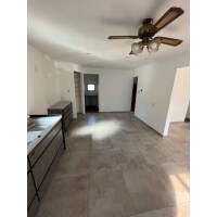 漆喰の白壁がステキな広々ダイニングキッチン