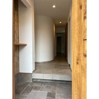 床タイルがステキな玄関