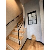 ペット用のくぐり戸がある玄関