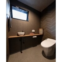 グレーのヘリンボーンがかっこいいトイレ