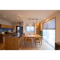 木のぬくもりを感じるやさしい雰囲気のダイニング