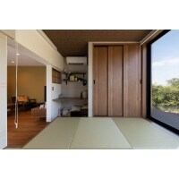 増築した明るい小上がりスペース