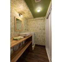 グリーンのクロスが素敵な洗面室