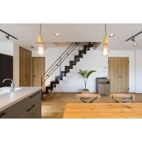 おしゃれなアクセント!リビングにあるイナズマ階段