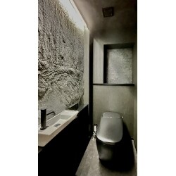 シックで落ち着いた雰囲気のトイレに仕上げました。