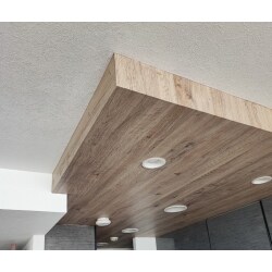 木目調のクロスに貼り替え致しました。
一部分の天井箇所のクロスを変えるだけでもオシャレになります！
キッチンの天井となると油汚れが目立ちますので、キッチンの天井のみの貼り替えはオススメです！