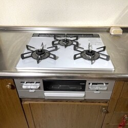 ガスコンロの取り替え工事を致しました。
ガスコンロを交換する事で、お手入れがしやすくなり、お客様にご満足いただきました！