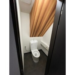スタイリッシュなトイレに大変身！
シンプルで落ち着いた空間になりました！