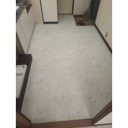 キッチンの床を綺麗に張替え