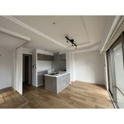 中古マンションをご購入され、水まわりと内装のリフォームをお任せいただきました。中でもキッチンをどれにするかでお打合せを何度も重ねました。お好みのキッチン・内装で新しいお住まいが大好きな我が家になったとのことで、大変お喜びいただけました。