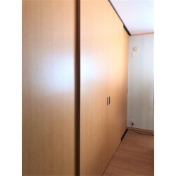 洋室を建具で間仕切り、１部屋を２部屋にしました