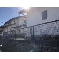 木を伐採し、フェンスを設置しました