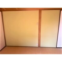 和室の壁に壁紙を貼りました