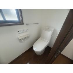 2階の納戸へトイレを新設しました。