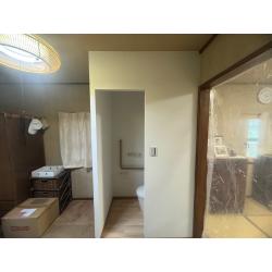 戸建住宅の2階の寝室横にトイレを新設しました。