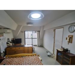 3LDKの 88平米の天井・壁のクロスを張替えと床のカーペット張替えなど内装工事をしました。