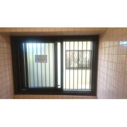 浴室サッシ　YKK　マドリモ　樹脂窓　引違い2枚建て			
