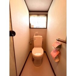 好きなカラーで落ち着くトイレ空間に！