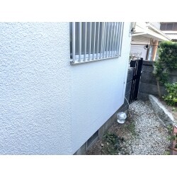 台風によって外壁の一部が落下。落下部分をきれいにしました。