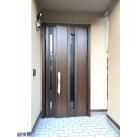 長年使った玄関ドアをリフォーム