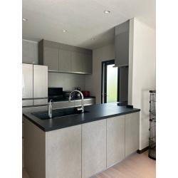 【ﾊﾟﾅｿﾆｯｸ】Lクラスキッチンとカップボード