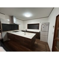 フルフラットの広々キッチン